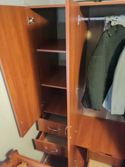 Продам шафу з дверима