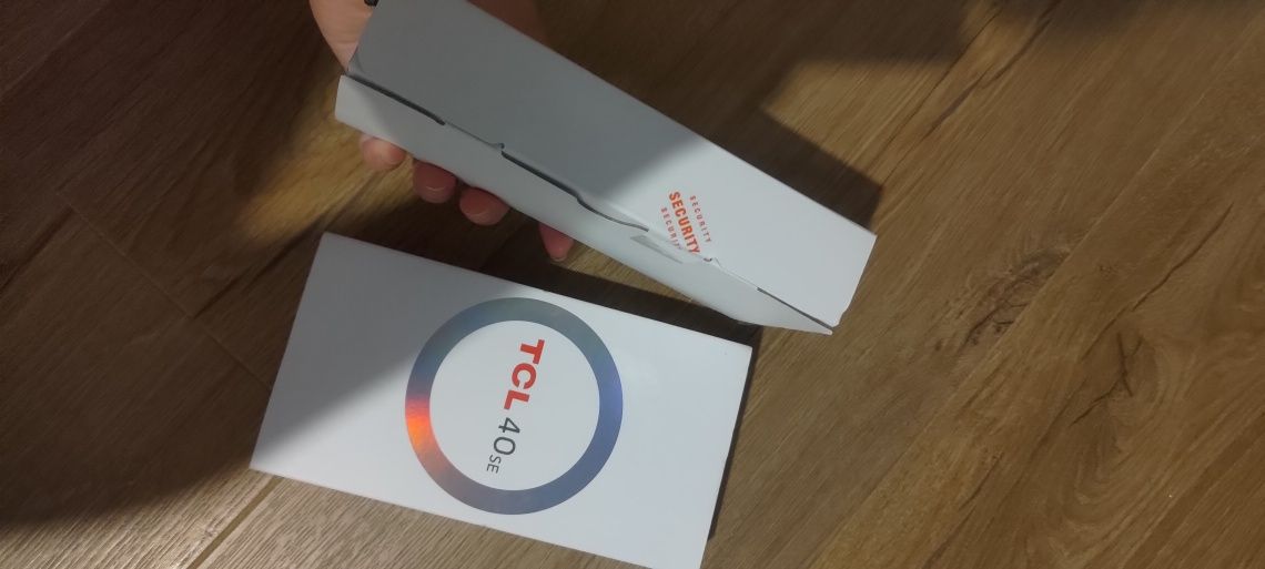 Smartfon TCL 40SE