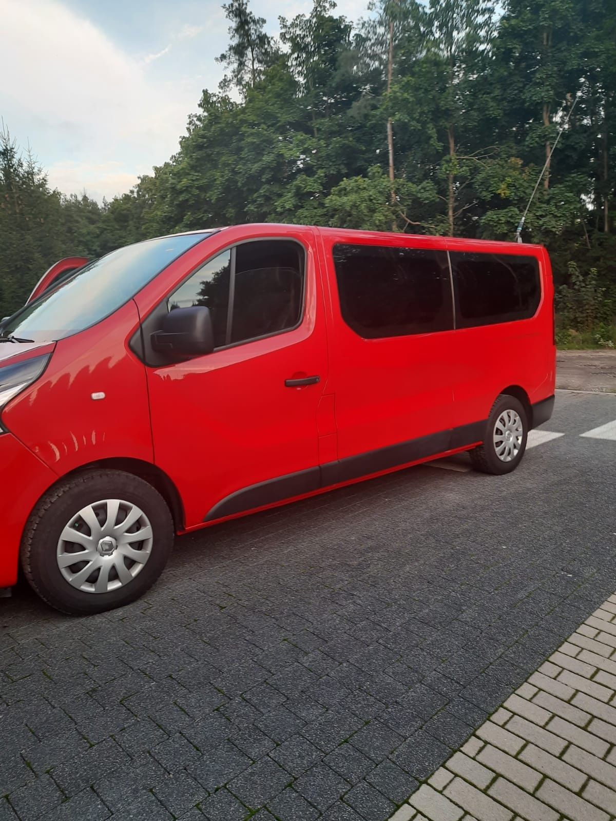 Renault Trafic 9 osobowy 2018 roku Max długi