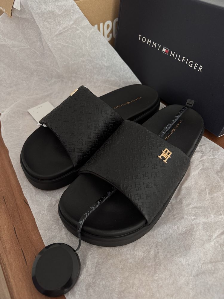 Шльопанці тапки з колекції Tommy Hilfiger Взуття