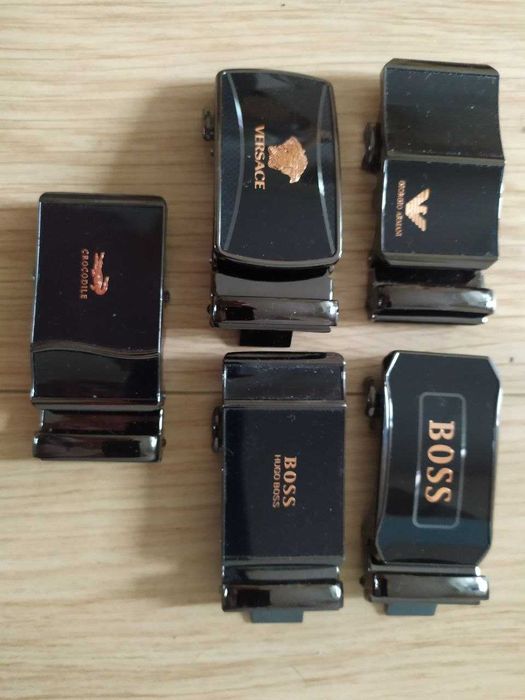 Пряжка металлическая с брендовым логотипом