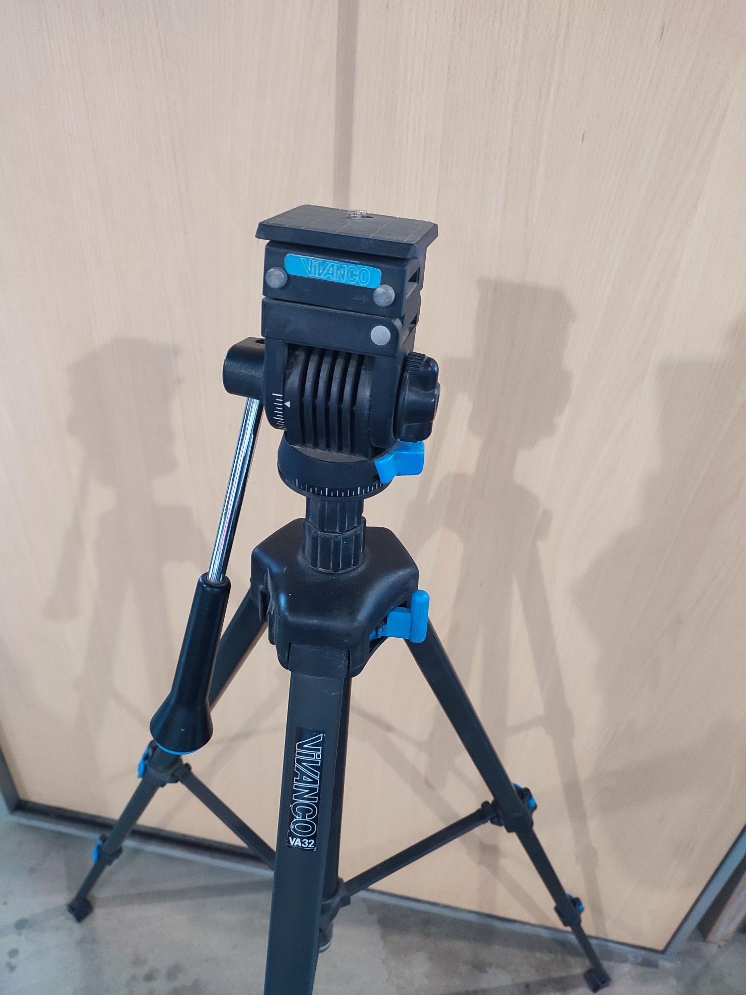 Statyw tripod masywny Vivanco dobra jakość