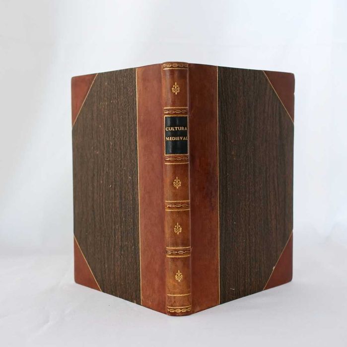 Livro "História da Cultura Medieval" FLUP 1965-66