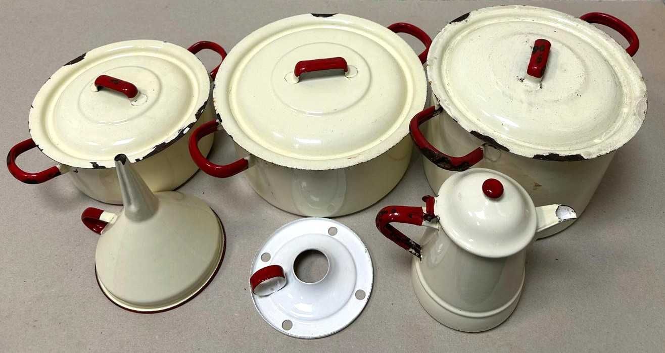 Loiça de esmalte, tachos panelas funil e cafeteira