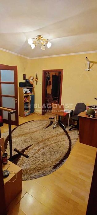 Продаємо затишну 3кім.квартиру в Деснянському р-ні Марини Цвєтаєвої 12