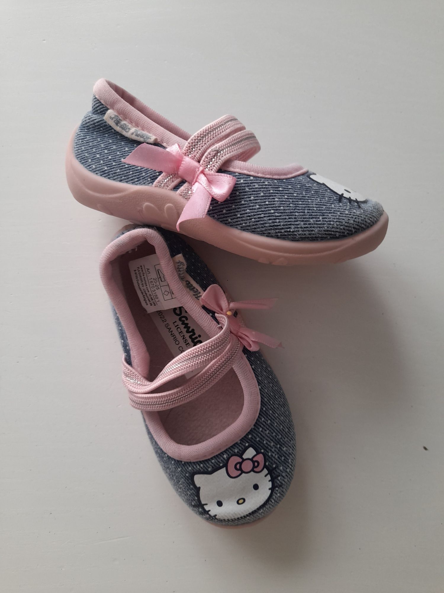 Kapcie hello Kitty rozm. 20