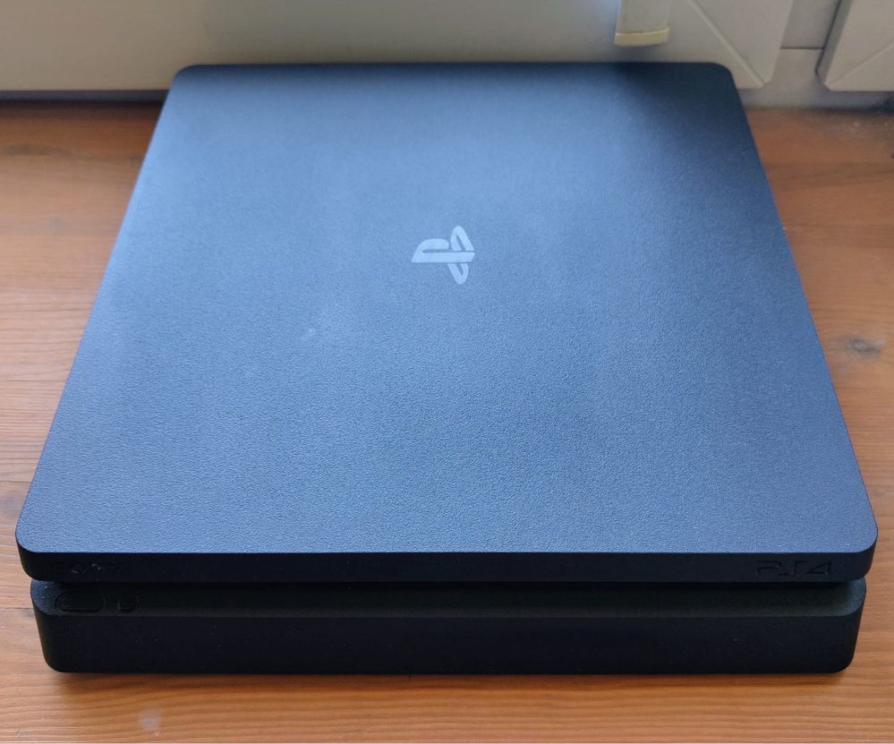 PLAYSTATION 4 SLIM 500 GB, pad i gry