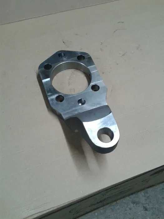 Dźwignia górna zwrotnicy osi przedniej napędz. Zetor   #