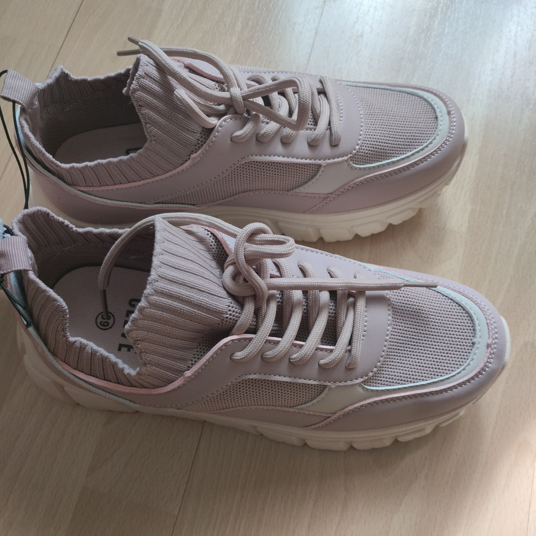 Sneakersy damskie Nowe r.39