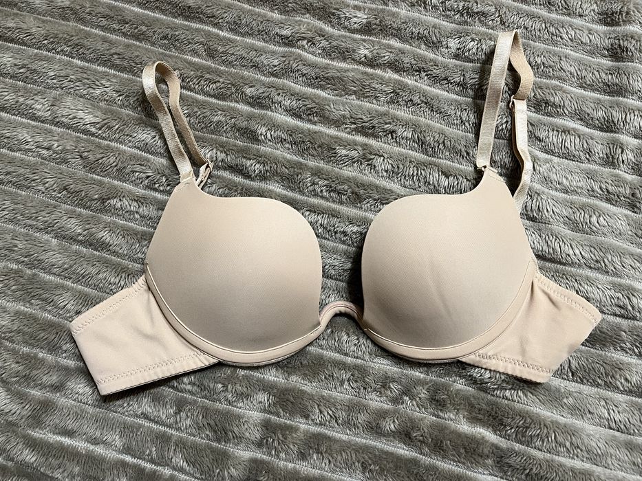 Бюстгальтер.