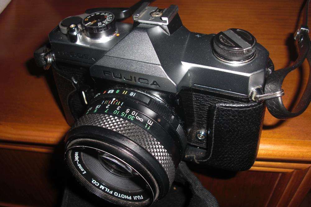 Máquina Fotográfica "Fujica" modelo ST605N (FUJI)