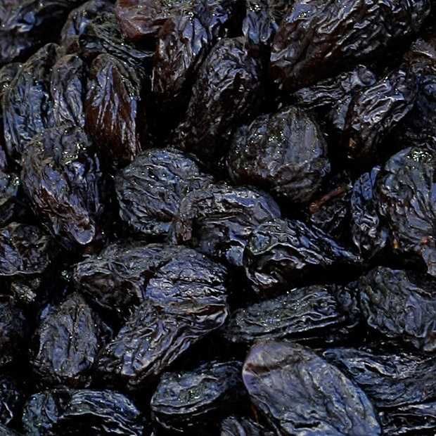 Pyszne naturalne śliwki suszone