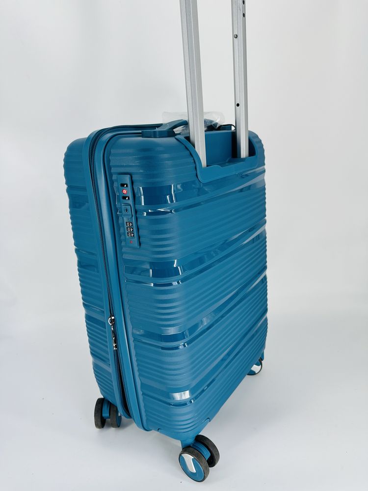 Nowa walizka PP/55x40x20/ mix kolor