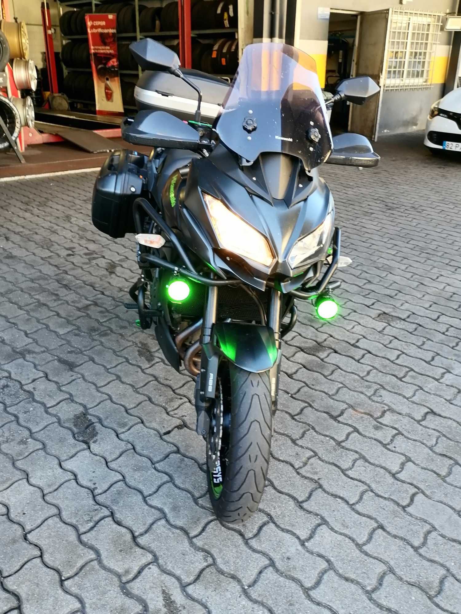 KAWASAKI VERSYS 650 ( mota com full extras )