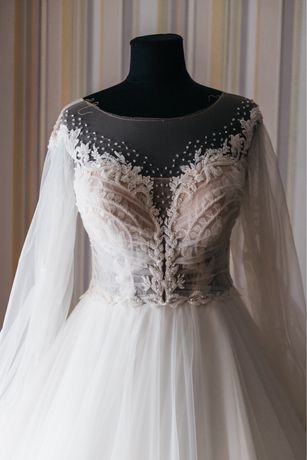 Шикарное свадебное платье 44-46 размер. Модель 2022 года !