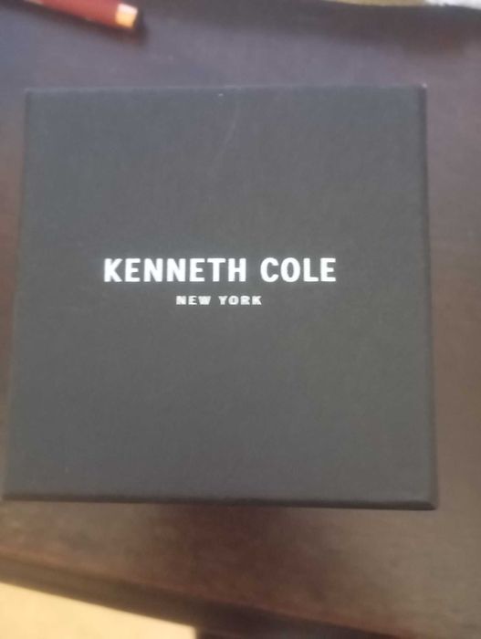 á venda:
relógio automático KENNETH COLE AUTOMÁTICO ESQUELETO.