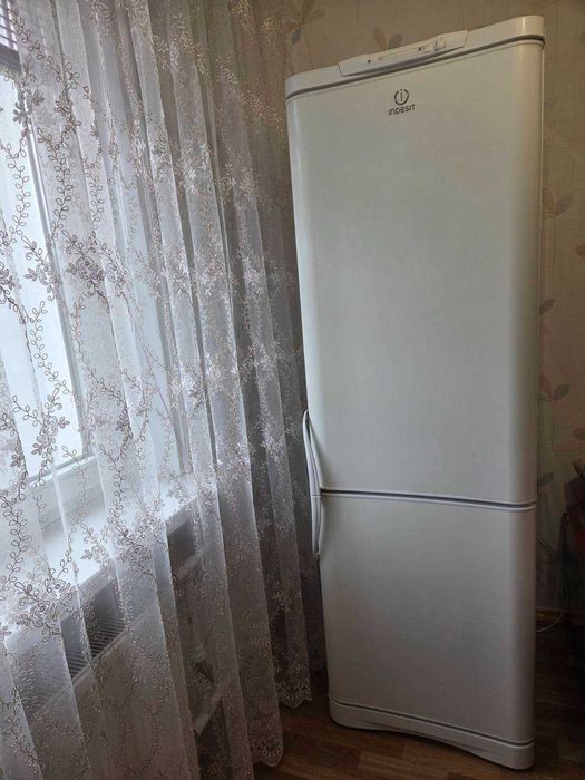 Холодильник Індезіт двокамерний