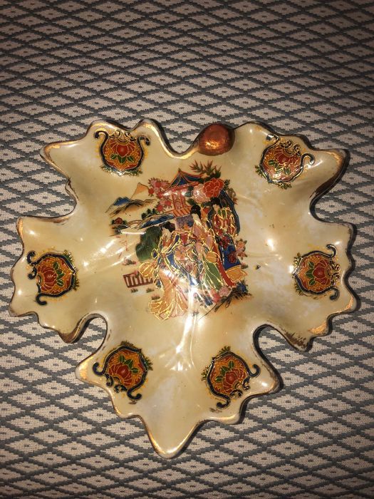 Старовинна японська порцеляна.