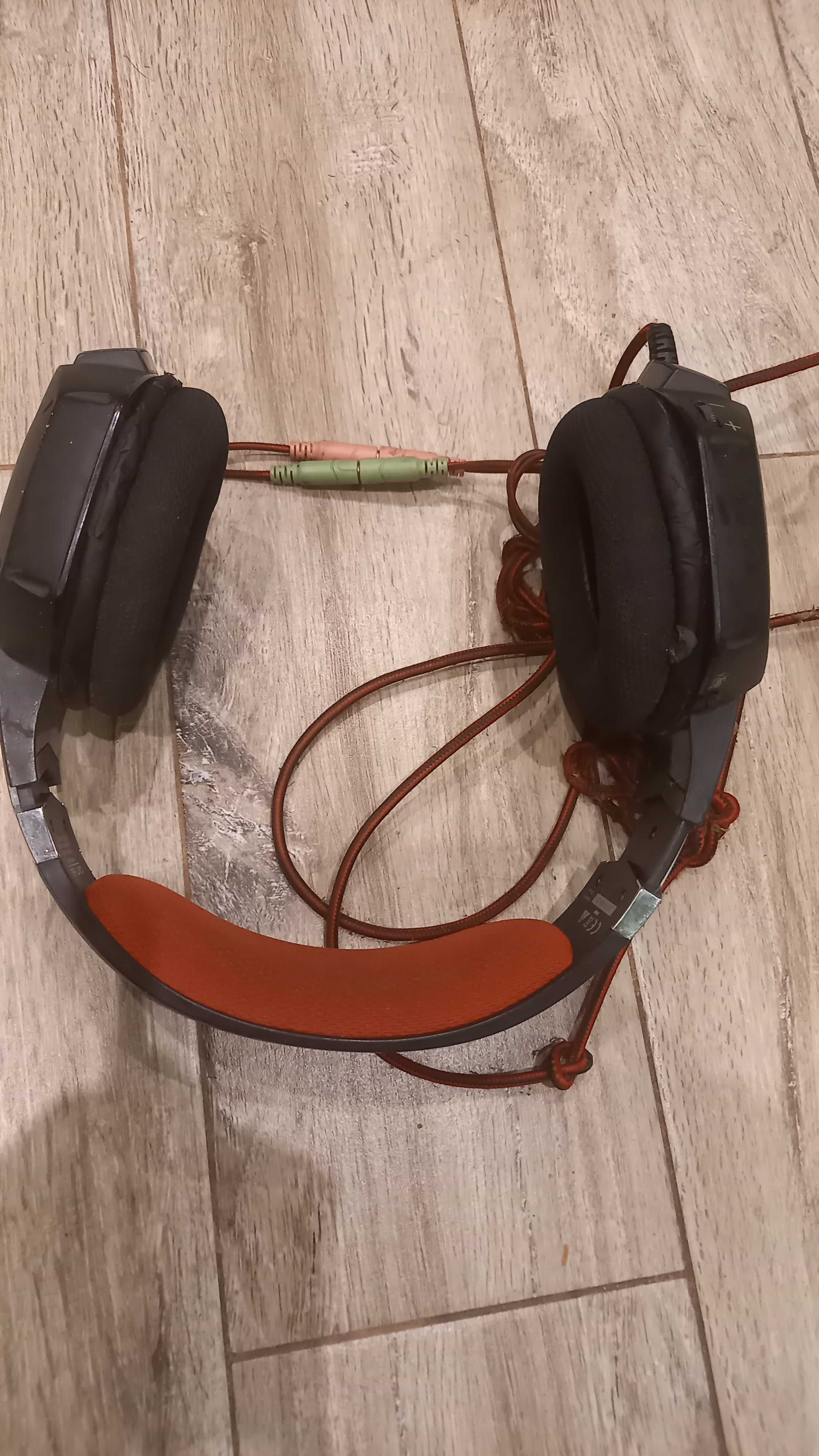 słuchawki gamingowe z mikrofonem czarno czerwone obudowa