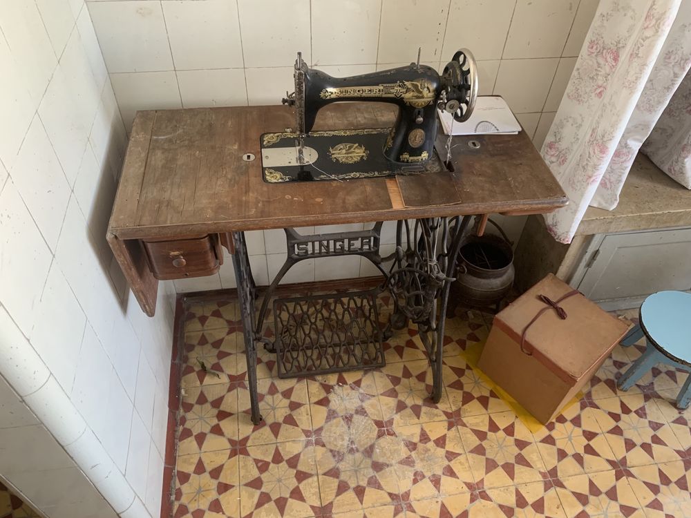 Máquina de costura antiga
