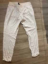 Spodnie białe z kieszenią