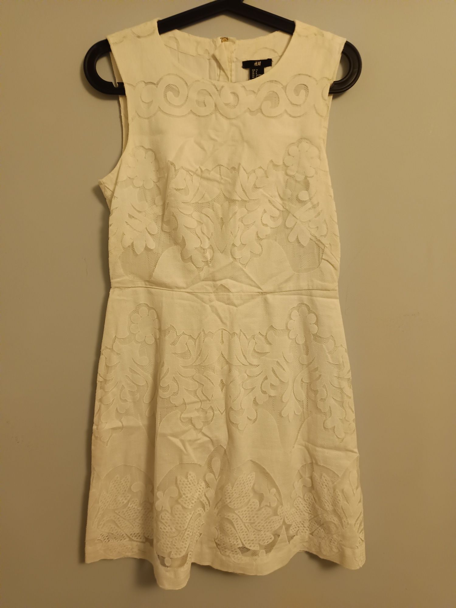 Koronkowa sukienka marki H&M