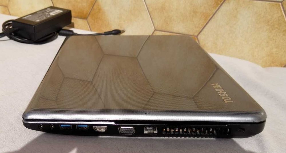 TOSHIBA Satellite L70-A/17,3" FHD/i7 /SSD 275GB/ 16GB RAM/ GT 740M/2