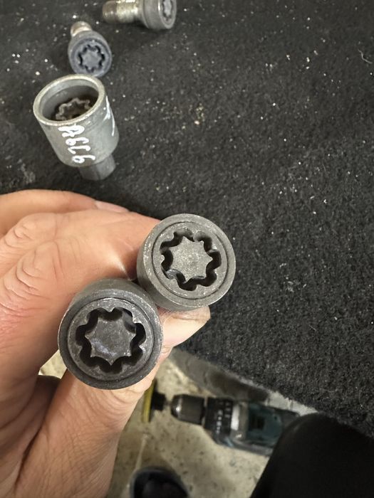 Секретні болти audi a6 c6,vw golf,skoda octavia,m14*1,5