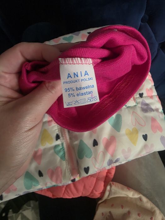 Dwie czapeczki dla dziewczynki