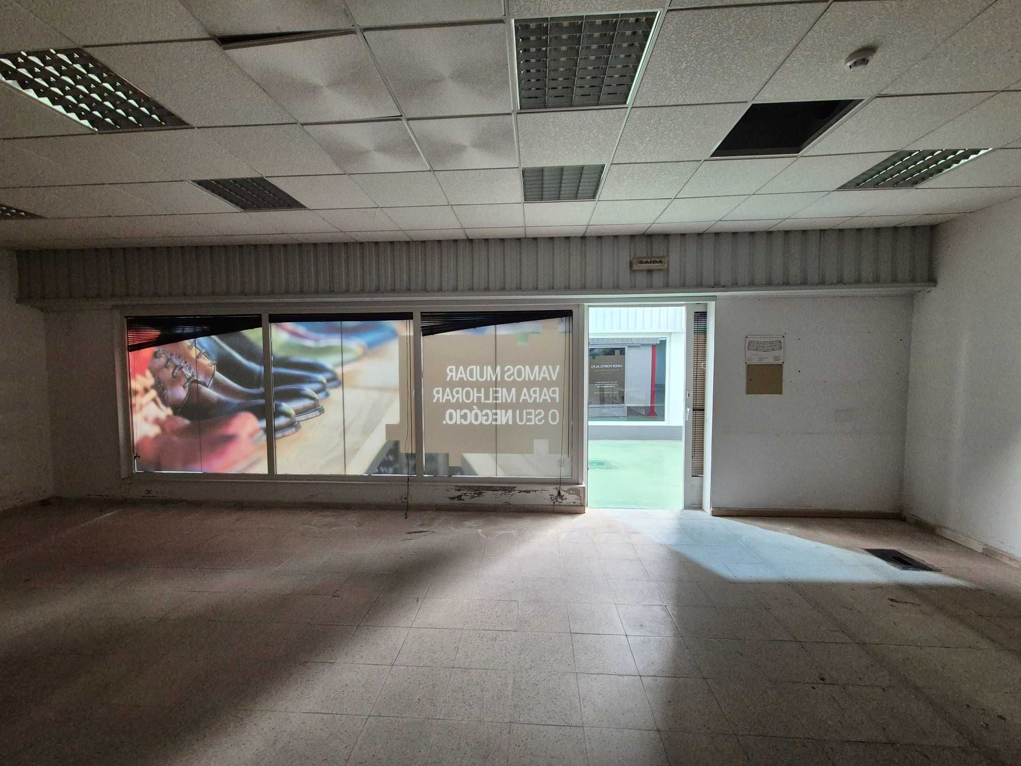 Vendo ou Arrendo Loja 95 m² — Hiper Grossista Porto Alto