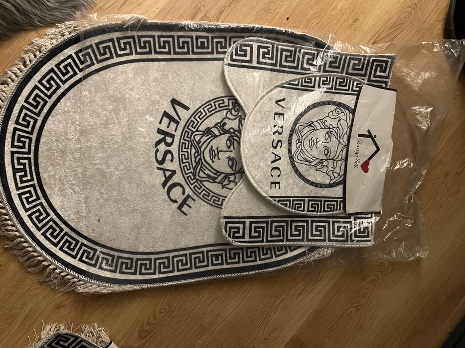 Kompelt dywanikow do lazienki versace