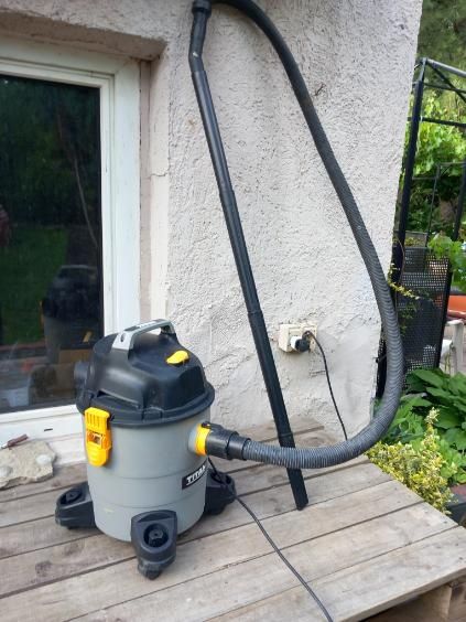 Odkurzacz przemysłowy  TITAN 1300W