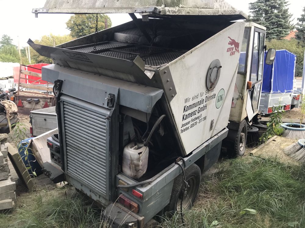 Zamiatarka Chodnikowa Bucher