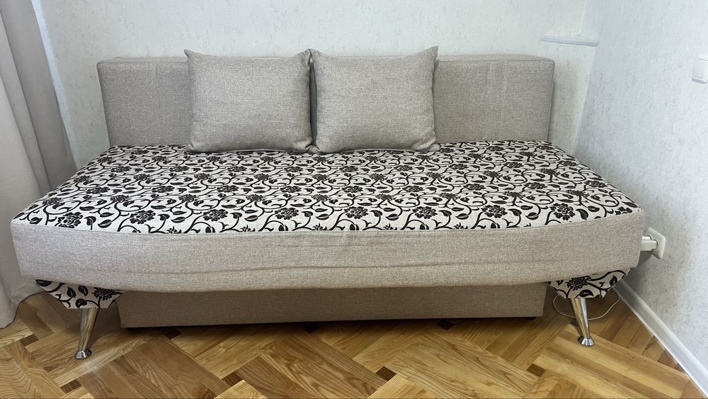 Продам диван в хорошому стані