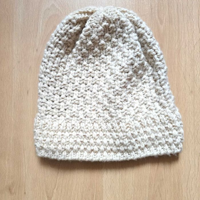 Czapka z wełną, écru