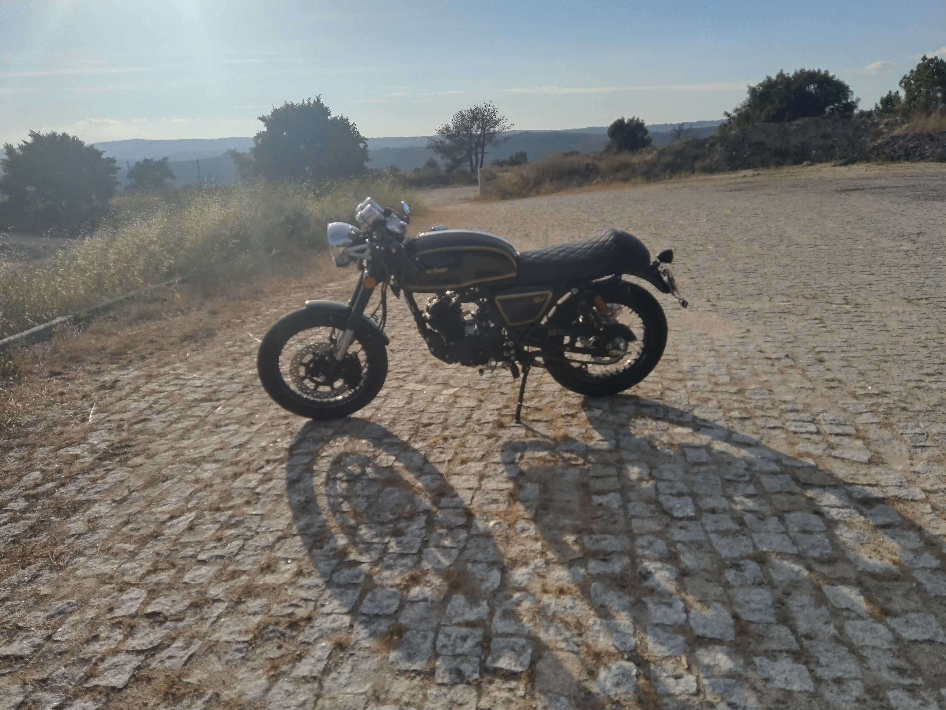 Moto 125 Café racer