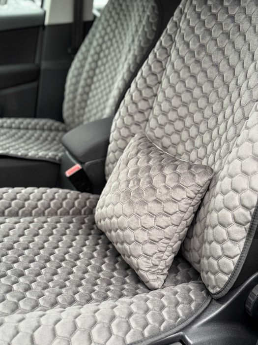 Чехлы в авто, шкіряні чорні. Накидки універсальні, автонакидки в салон