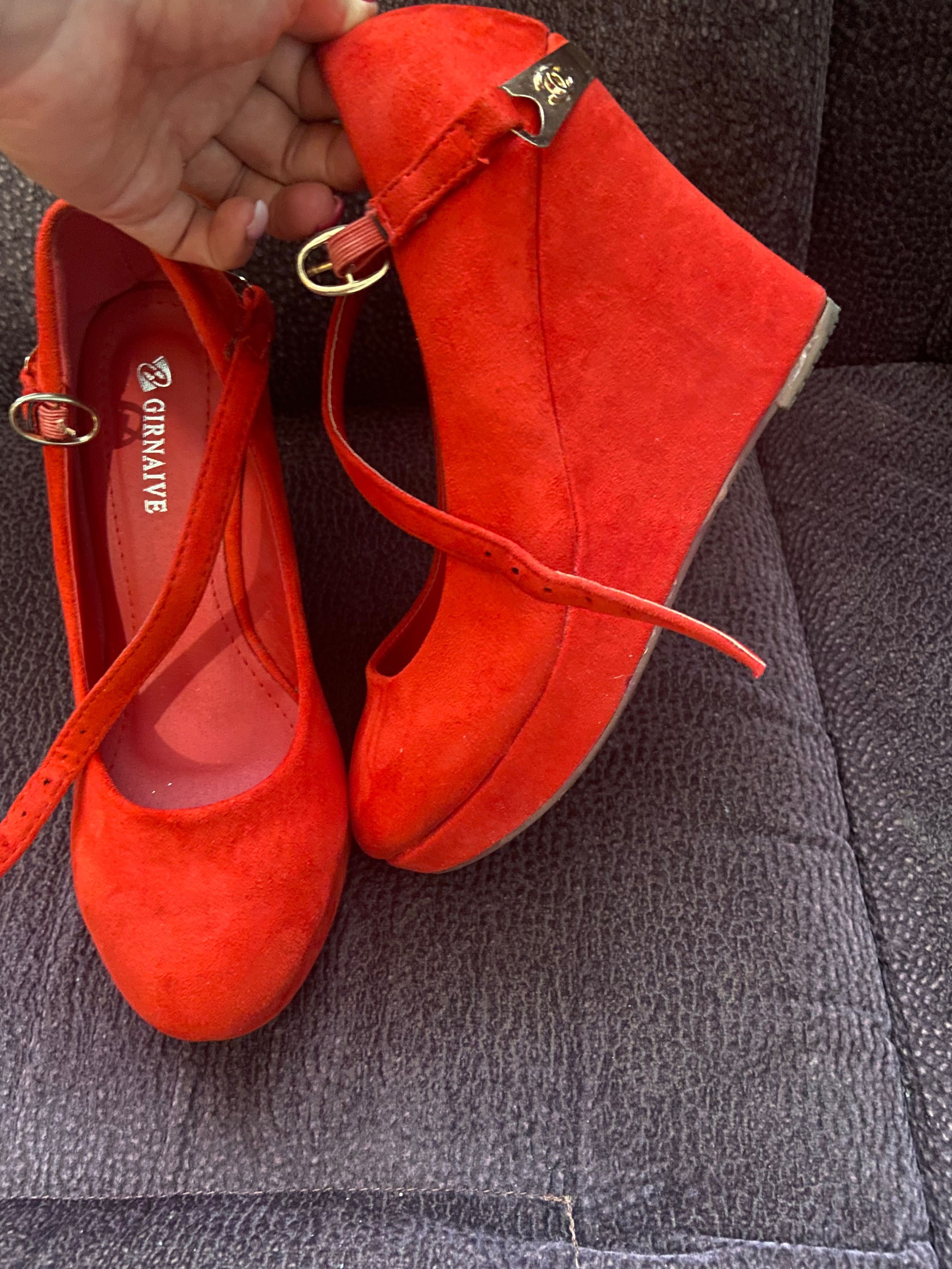 Продам червоні черевички / красные туфли