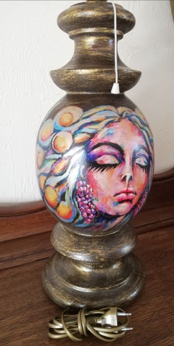 lampa drewna, ręcznie malowana, kobieta, twarz