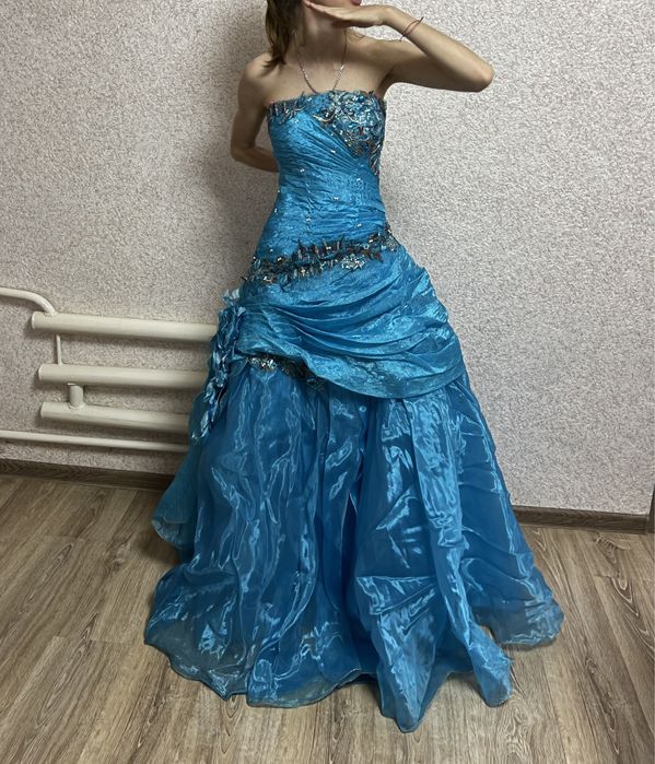 Нарядна сукня. Сукня для виступу