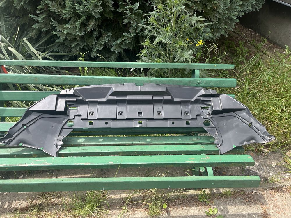 Volvo XC40 zderzak przód czarny