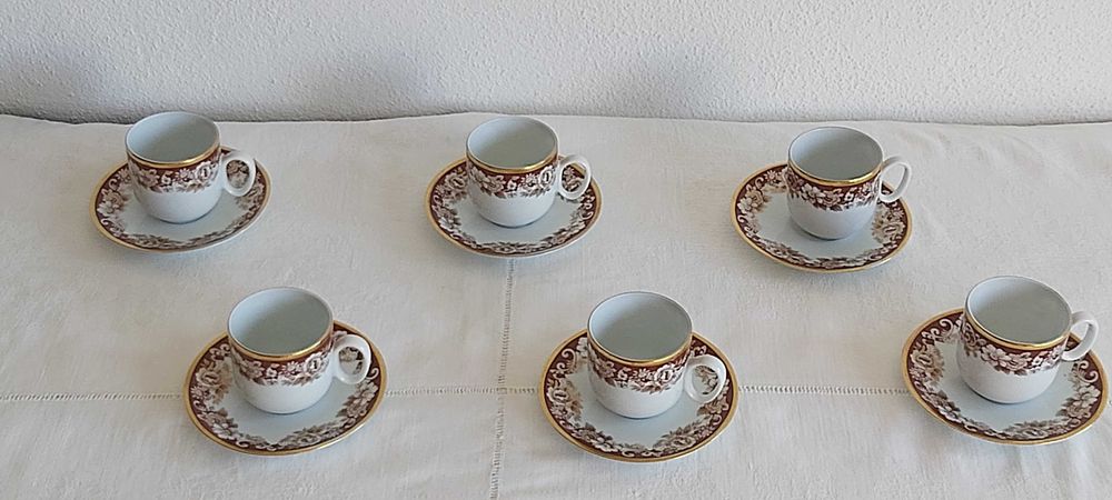 Seis chávenas de café de porcelana fina