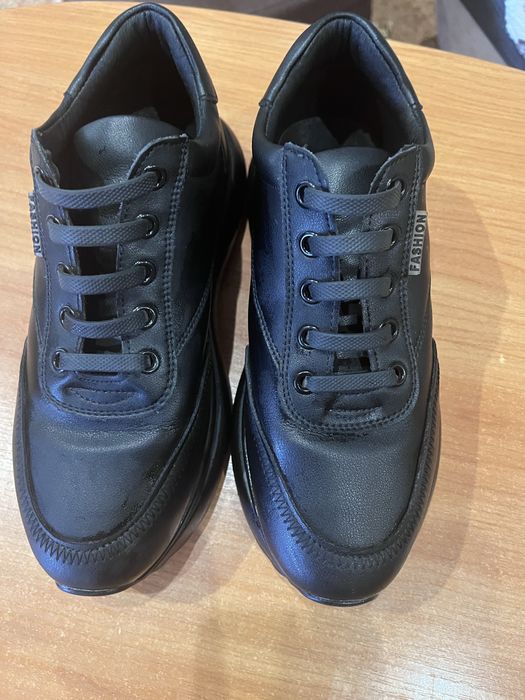 Продам шкіряні кросівки