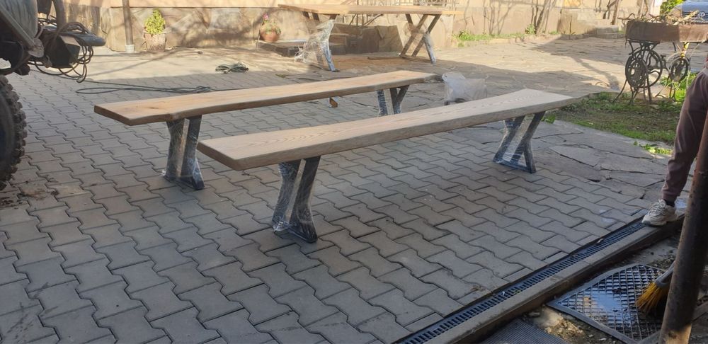 Стіл з дерева ясінь, з лавочками