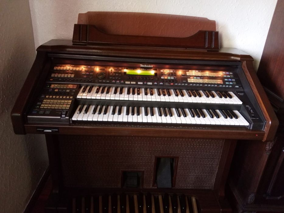 Órgão tecniques dois teclados