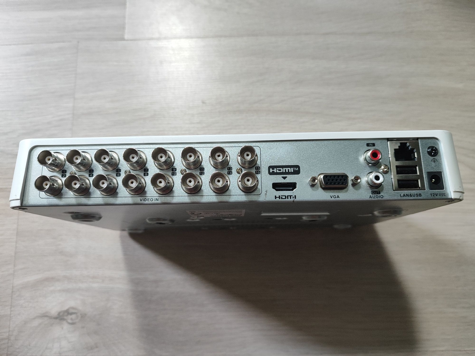 16 канальний відеореєстратор Hikvision iDS-7116HQHI-M1/S