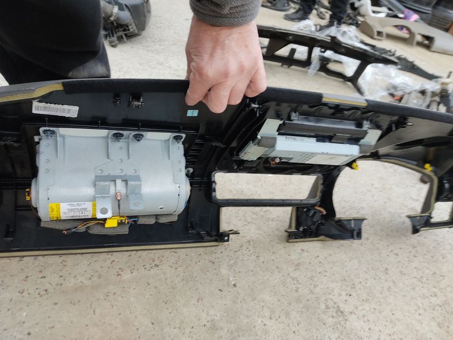 Накладка торпеди Volvo V50 S40 коричнева з аербегом