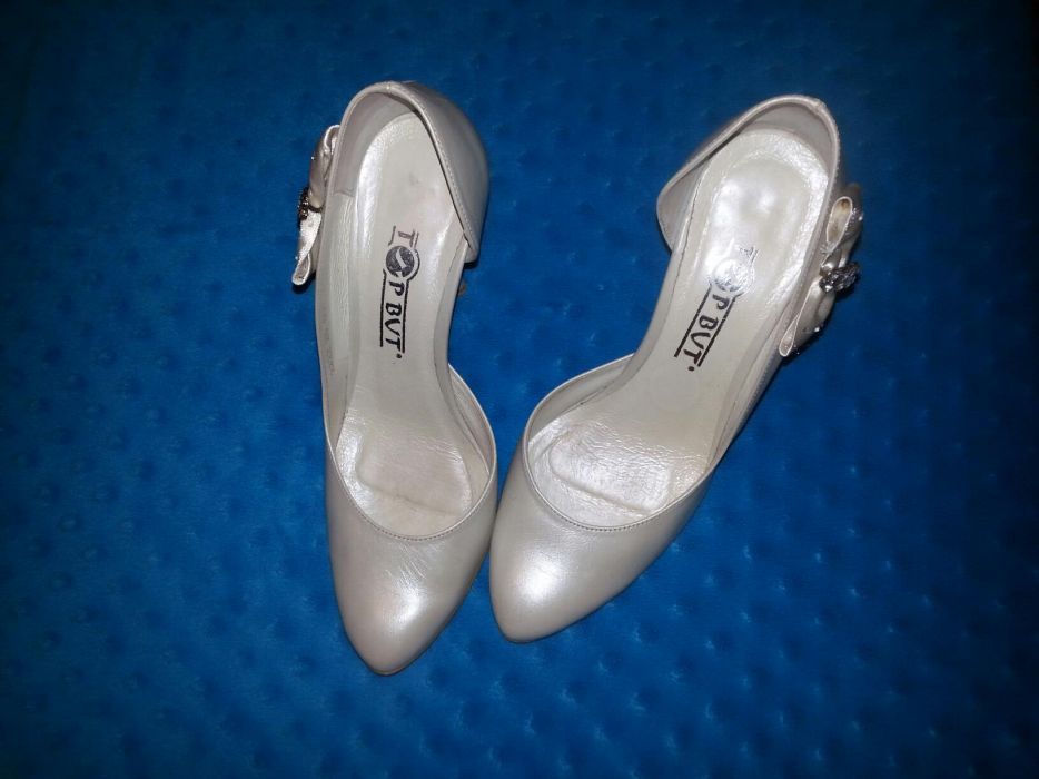 Ecru szpilki,skórzane,ślubne,38 stan b.dobry skóra