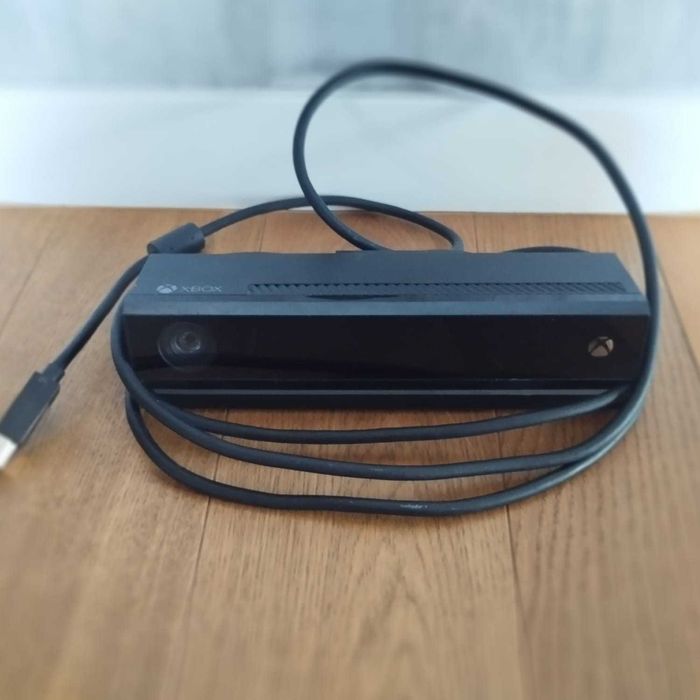 Xbox One + dwa pady + Kinect
