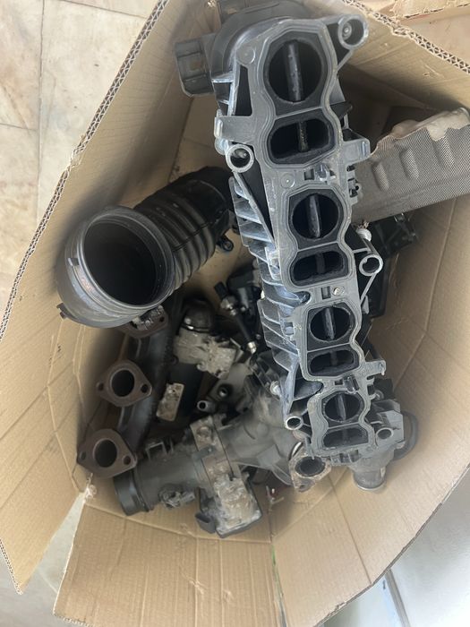 Coletor de admissão BMW original serie F, estava montado em um F30